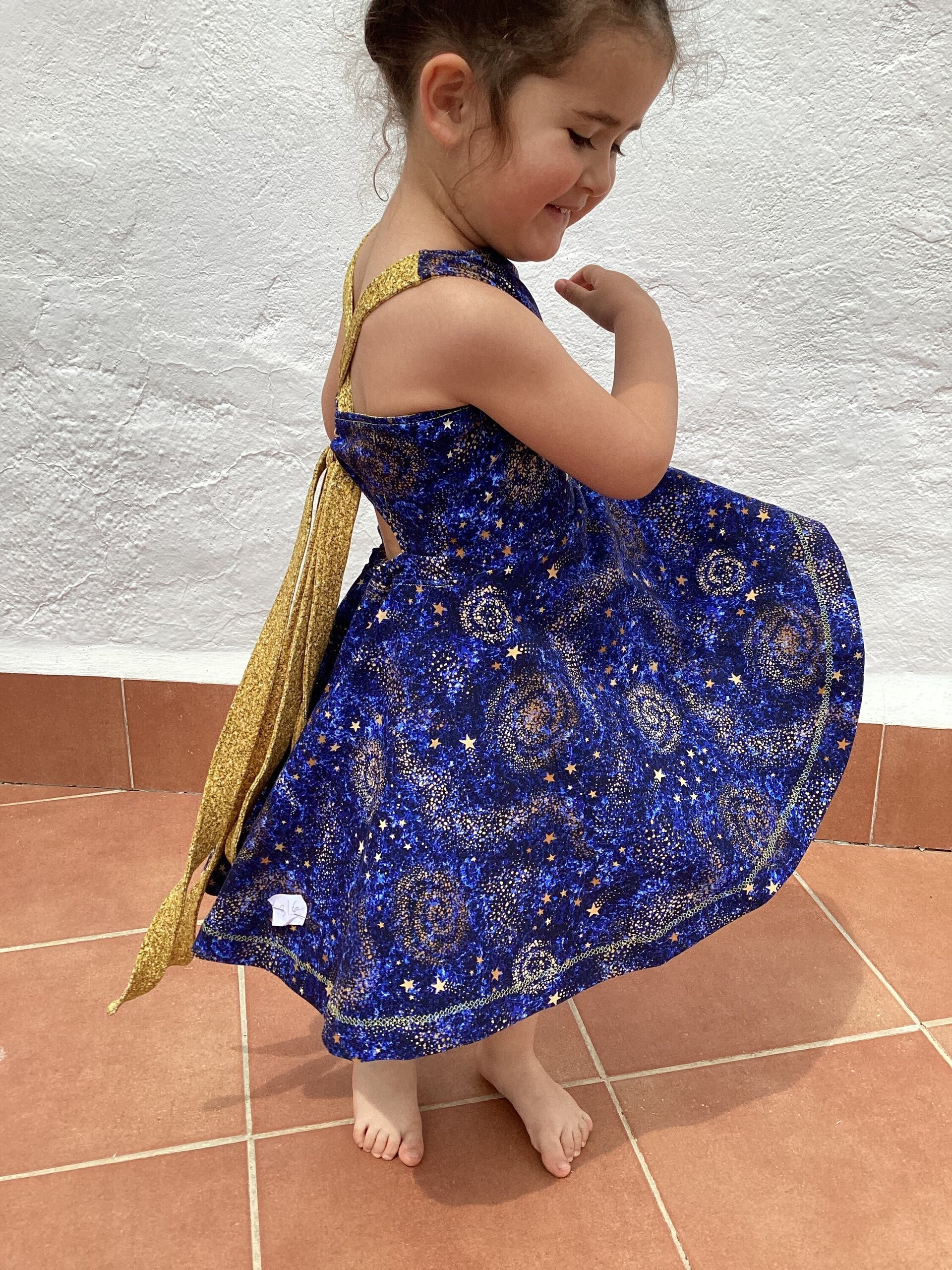 Vestido 3/6 años. Universo estrellado y glitter. Punto. Lazo - 4