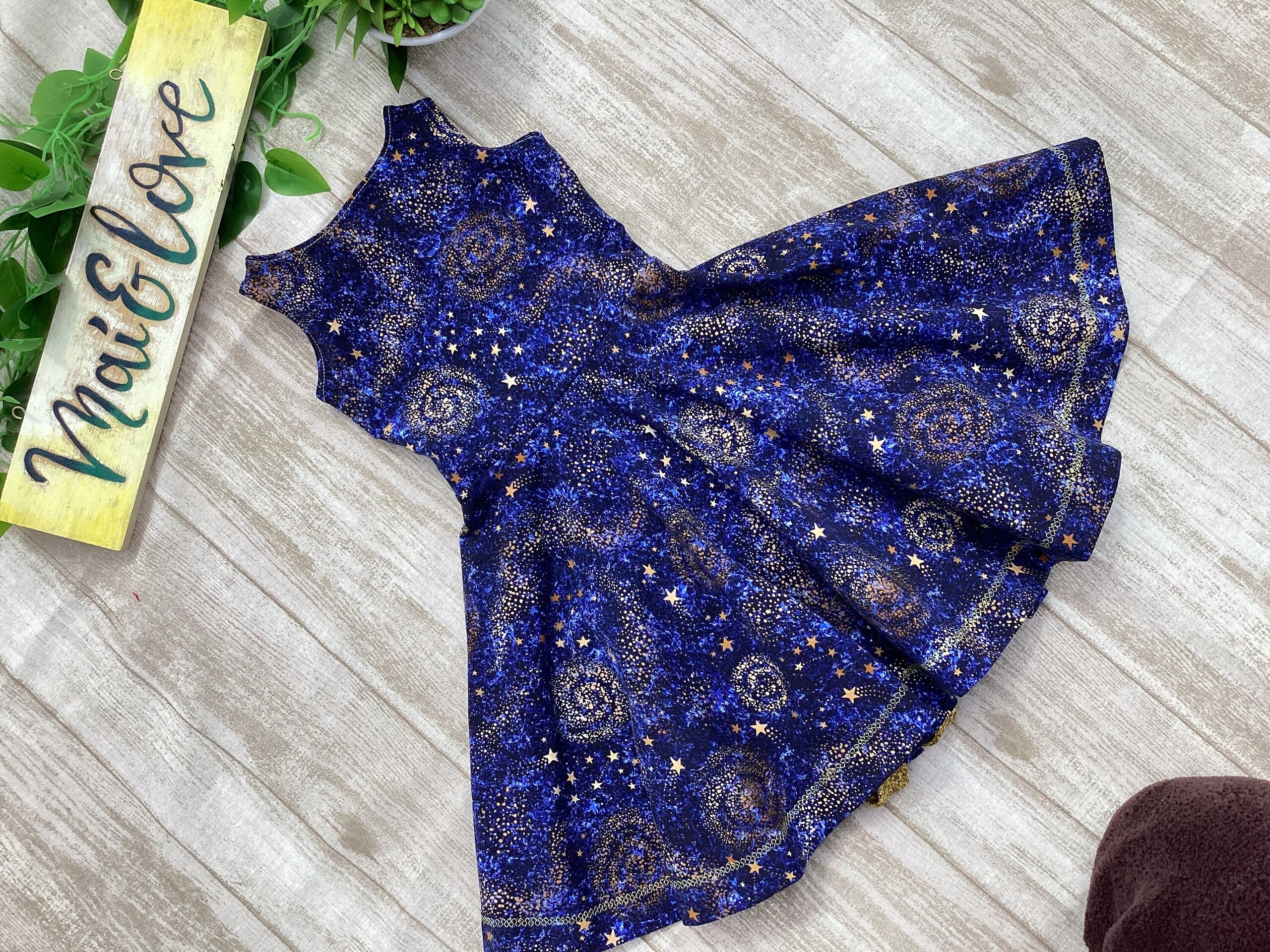Vestido 3/6 años. Universo estrellado y glitter. Punto. Lazo - 2