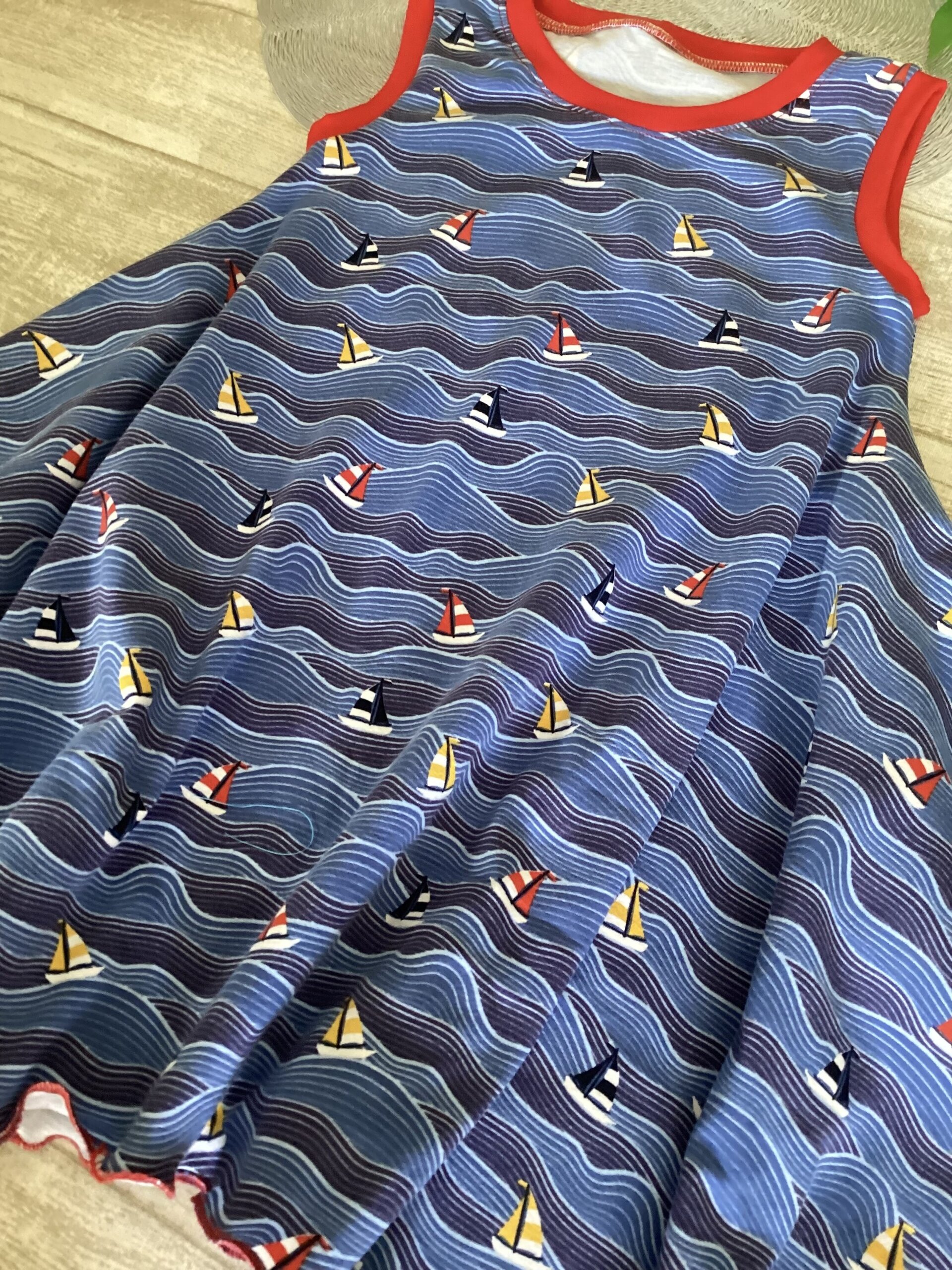 Vestido cuadrado talla 4. Barquitos en el mar. Punto. - 3