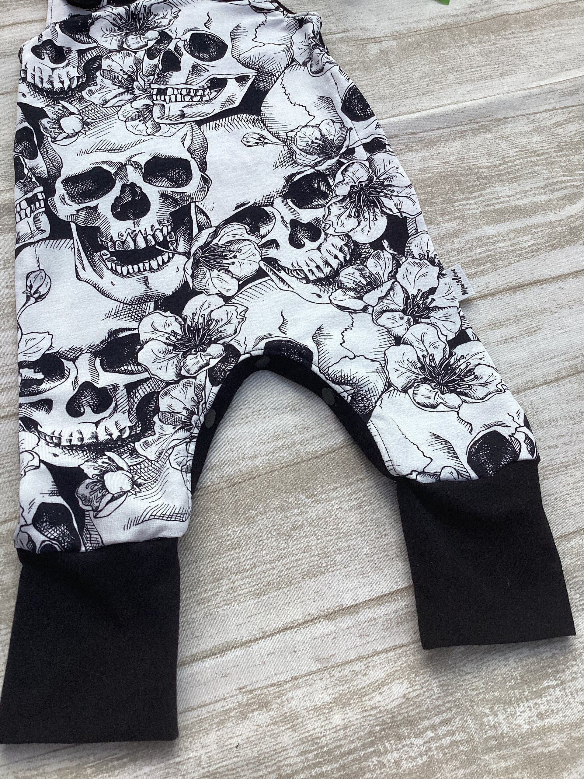 Peto evolutivo 3/12 meses. Calaveras lápiz. French - 3