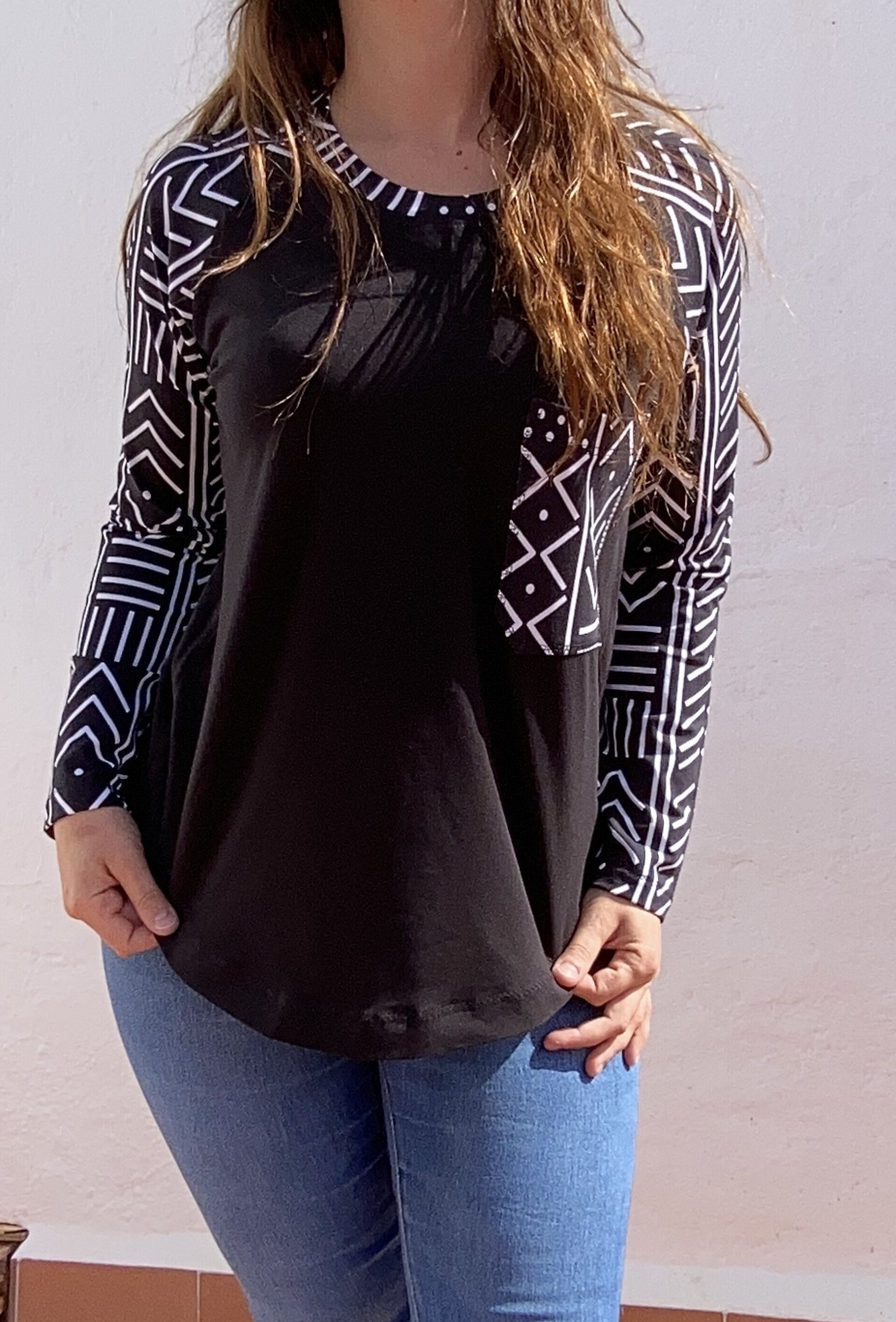 Camiseta raglán. Talla M/L. Motivos tribales. Bolsillo delantero. Punto. - 5