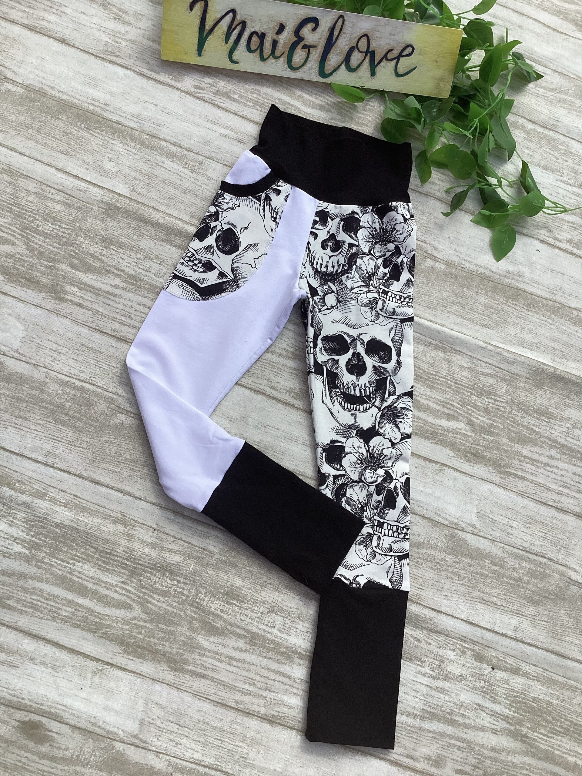 Pantalón leggin 3/6 años. Calaveras lápiz. French. - 1