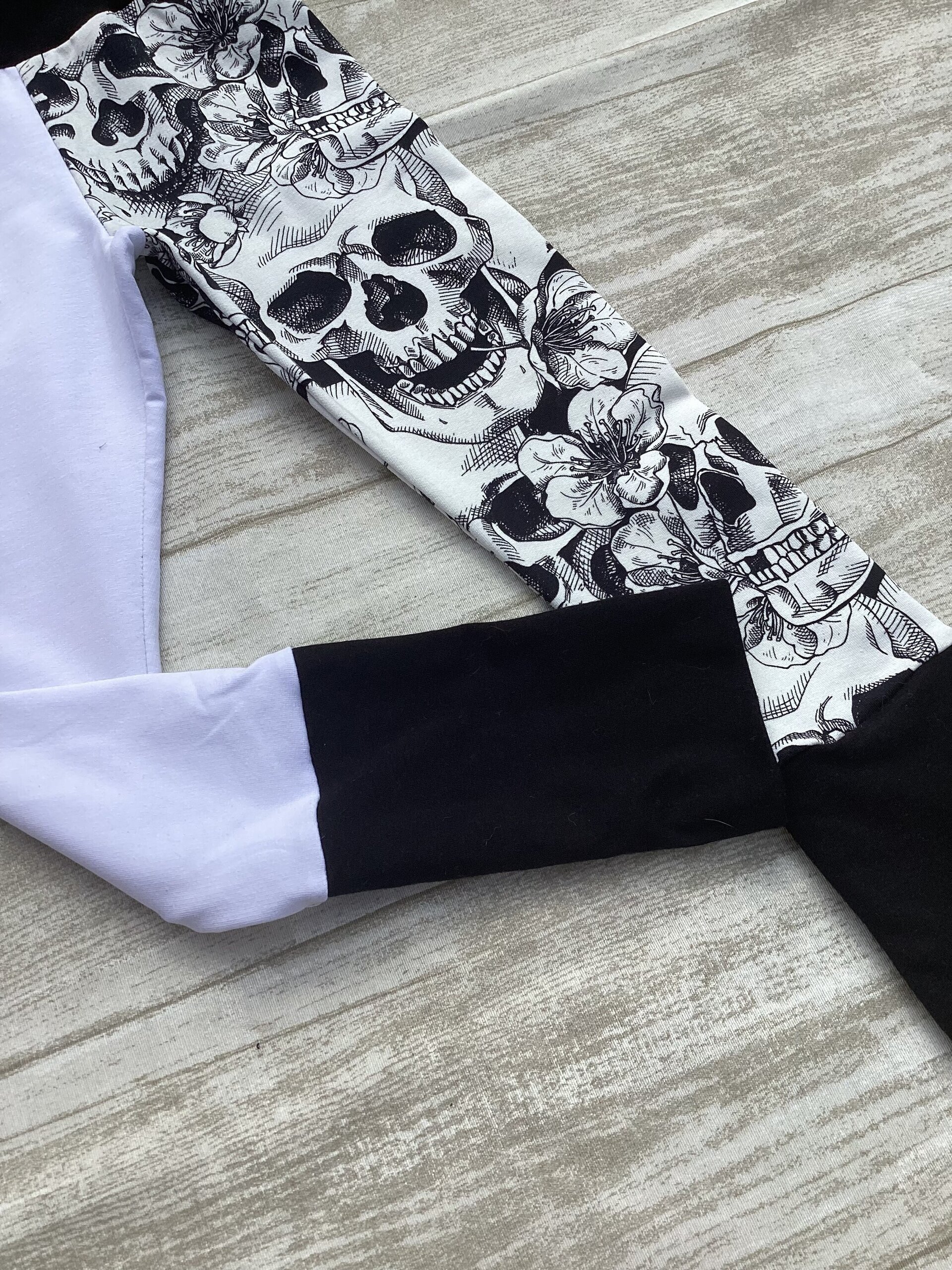 Pantalón leggin 3/6 años. Calaveras lápiz. French. - 2