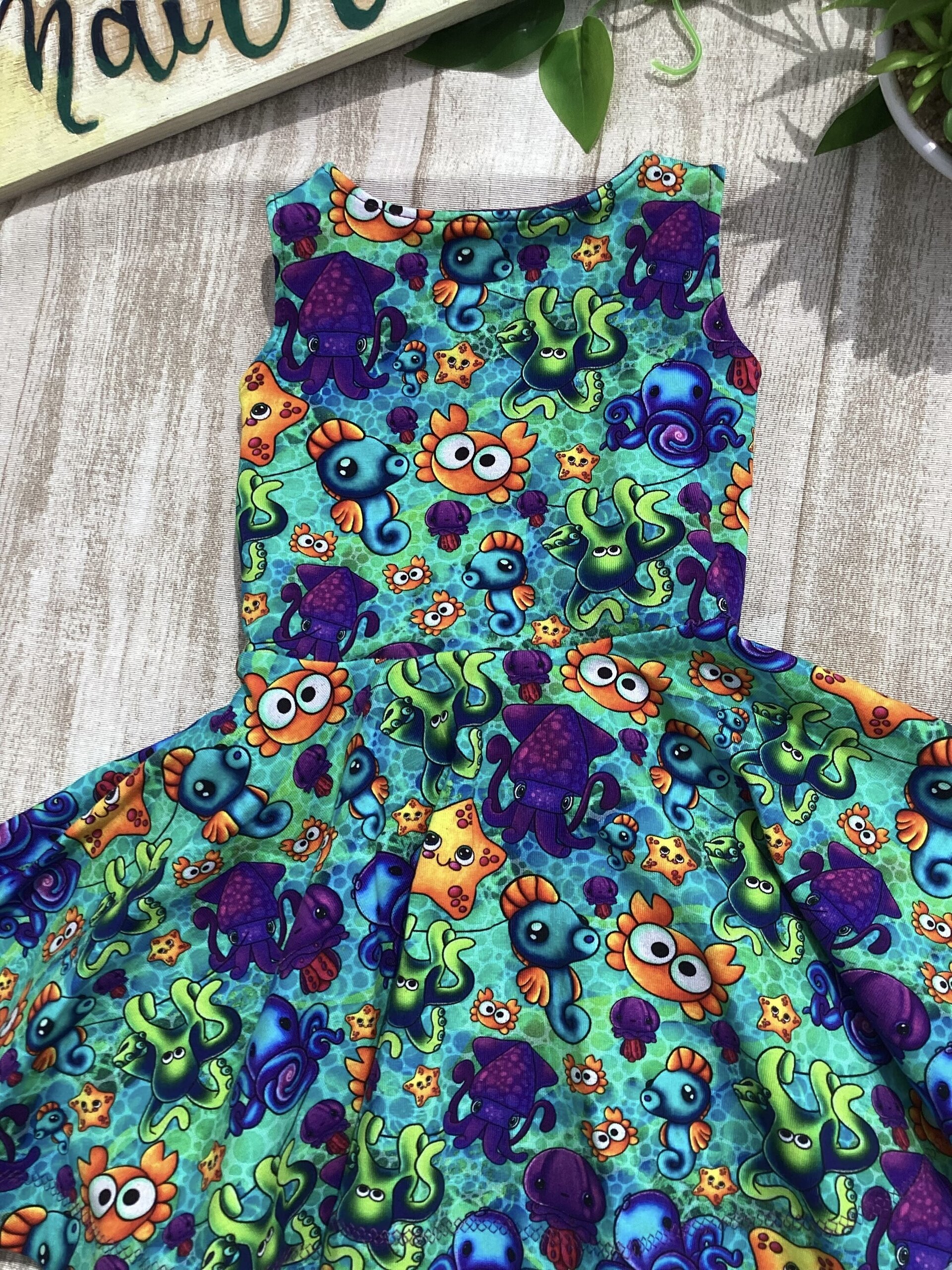 Vestido 1/3 punto camiseta. Animalitos marinos. Lazo a la espalda - 7