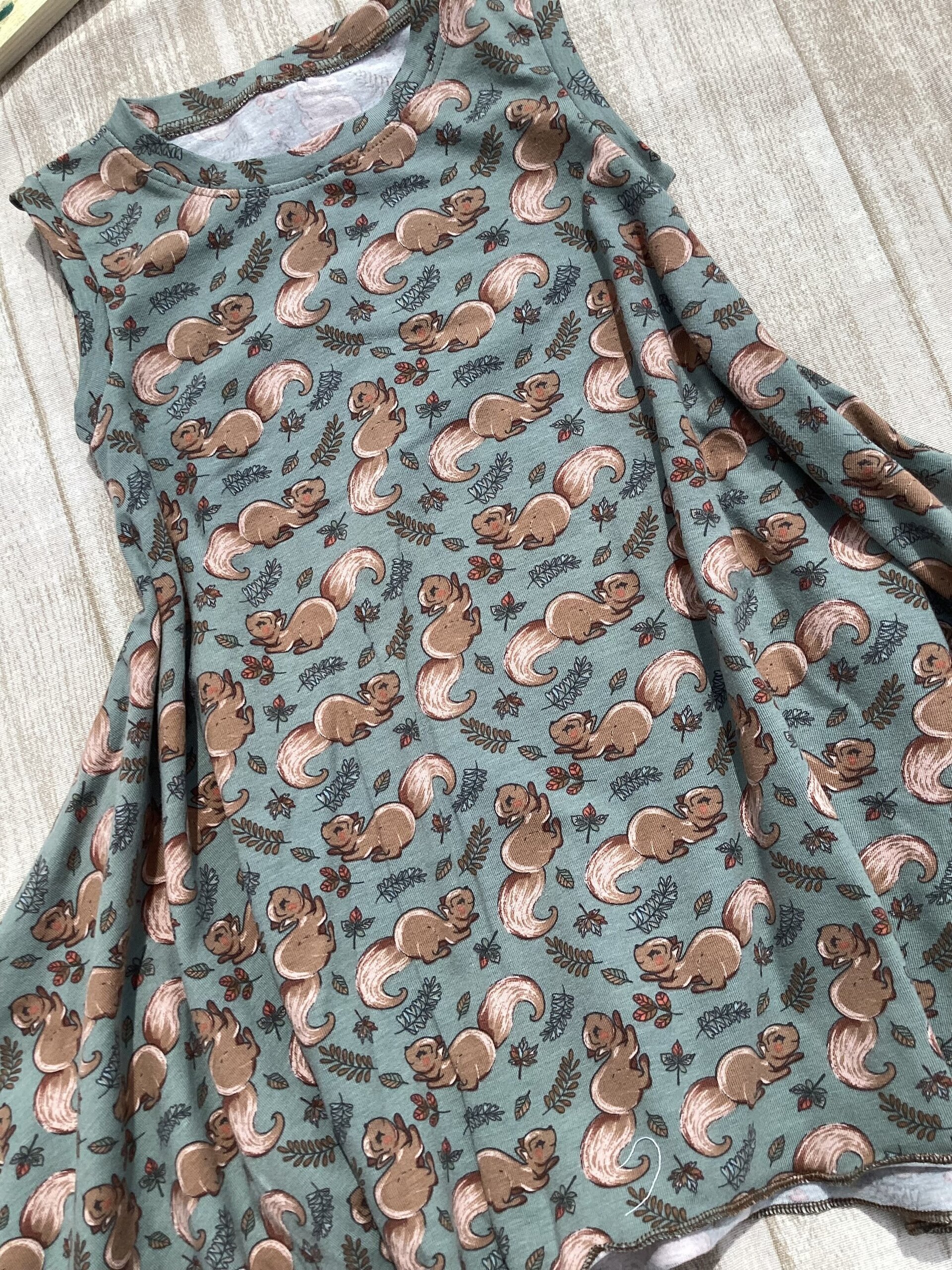 Vestido cuadrado Talla 4. Ardillas.  Punto - 7